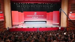 金秋九月，碩果盈枝；七秩弦歌，風(fēng)華正茂。9月28日，甘肅建投召開(kāi)成立70周年慶祝大會(huì)，共祝偉大祖國(guó)繁榮昌盛、共祝甘肅建投基業(yè)長(zhǎng)青！甘肅建投黨委書(shū)記、董事長(zhǎng)蘇躍華在致辭中，首先代表甘肅建投全體職工，對(duì)蒞