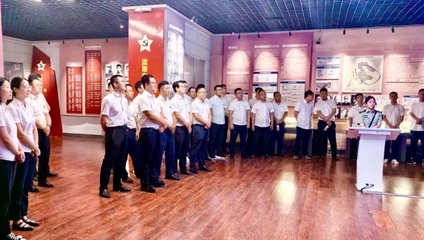 在中國(guó)共產(chǎn)黨建黨103周年之際，為了重溫黨的光輝歷史，讓大家繼承和發(fā)揚(yáng)黨的光榮傳統(tǒng)和優(yōu)良作風(fēng)，把廣大黨員的思想和工作實(shí)效落實(shí)到公司高質(zhì)量發(fā)展奮進(jìn)目標(biāo)上來(lái)。近日，交科公司黨委二公司黨支部、四公司黨支部、