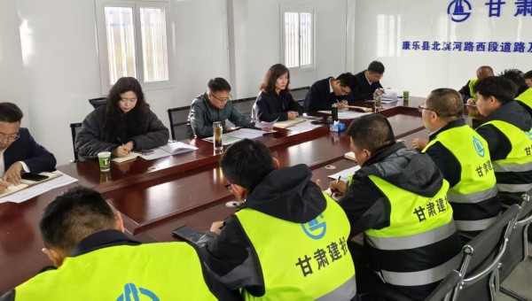 為進一步關(guān)心了解項目員工工作生活情況，切實解決員工后顧之憂，推動工會工作更好服務(wù)項目建設(shè)，3月17日，交科公司工會一行慰問一公司康樂縣北濱河路西段道路及連接線道路建設(shè)項目員工。暖心慰問傳遞關(guān)懷。在項目