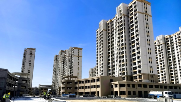 為推動(dòng)黨建工作深度融入中心任務(wù)，充分激發(fā)全員干事創(chuàng)業(yè)活力，全力推進(jìn)項(xiàng)目復(fù)工復(fù)產(chǎn)，近日，蘭州新區(qū)職投公司黨支部、甘肅建投新區(qū)公司第一黨支部、西部市政建設(shè)集團(tuán)三公司黨支部聯(lián)合開展了“黨建引領(lǐng)強(qiáng)引擎百日攻堅(jiān)