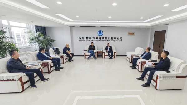 5月14日，中航規(guī)劃設(shè)計(jì)研究總院市政工程設(shè)計(jì)研究院黨委書(shū)記、院長(zhǎng)陳曉峰一行到訪西部（甘肅）市政建設(shè)集團(tuán)有限公司。西部市政建設(shè)集團(tuán)黨委書(shū)記、董事長(zhǎng)劉文太對(duì)中航市政院一行到訪表示歡迎。座談中，雙方負(fù)責(zé)人介